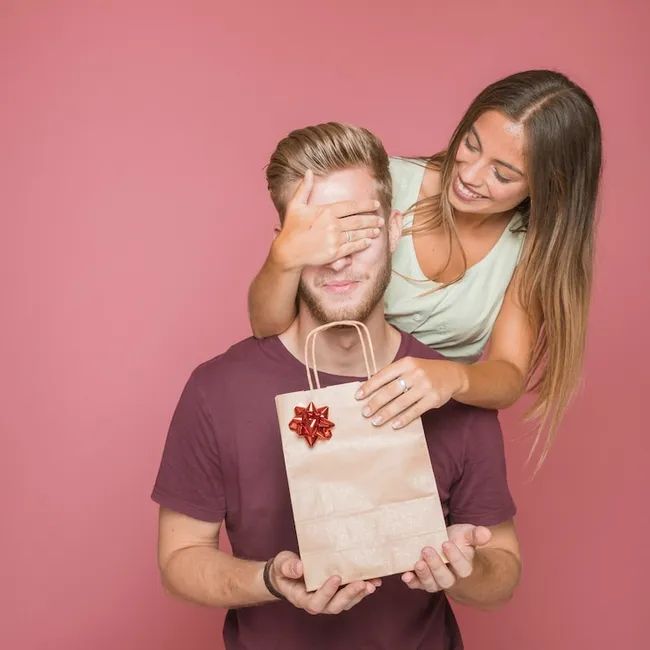 Подарунки для хлопця на річницю стосунків