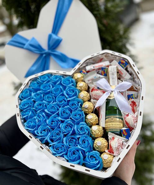 Що подарувати подрузі на весілля?