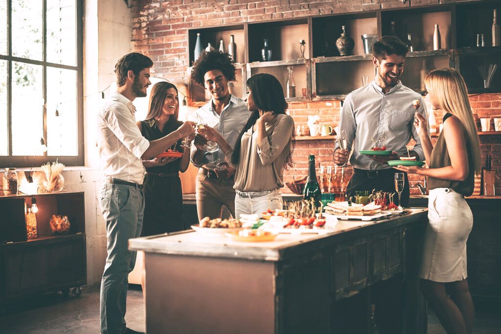 Що подарувати сусідам на новосілля?