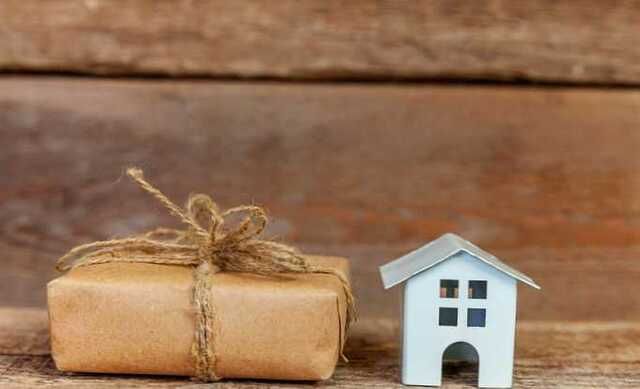 Подарунки сусідам на новосілля